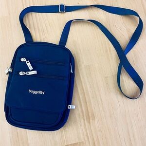 New Baggallini Dark Teal/Navy Crossbody Bag!